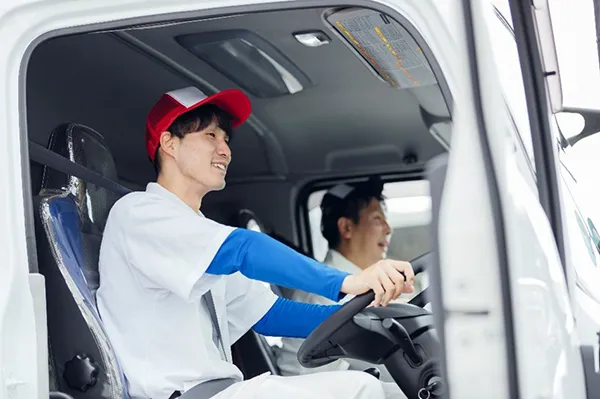 ドライバーさんが和気藹々と会話する様子